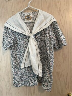 Floral Sailor-Collar Blouse in White and Blue